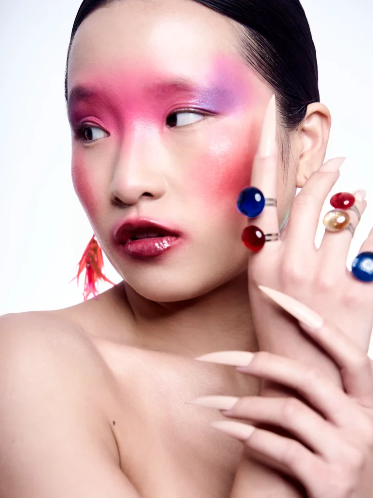 Modelo asiática posando en fotografía beauty en Mallorca